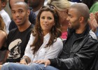 La afición de Miami provoca a Parker con fotos de Eva Longoria