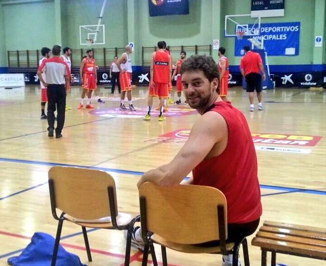 Pau Gasol, con sus compañeros de la Selección en Madrid