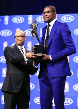 Kevin Durant gana su primer MVP por una amplia mayoría