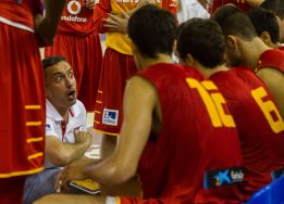 España fulmina a Bosnia y avanza firme a cuartos de final