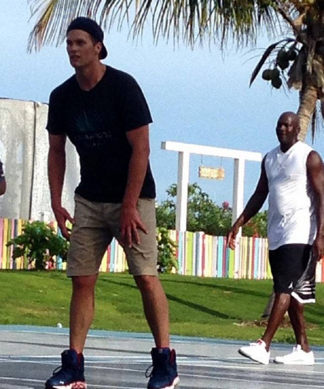 Jordan y Tom Brady juegan al basket y al golf en las Bahamas