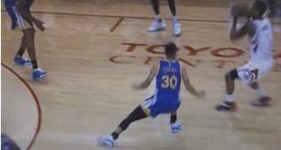 Curry se lesiona la rodilla derecha: ¿adiós a esta serie?