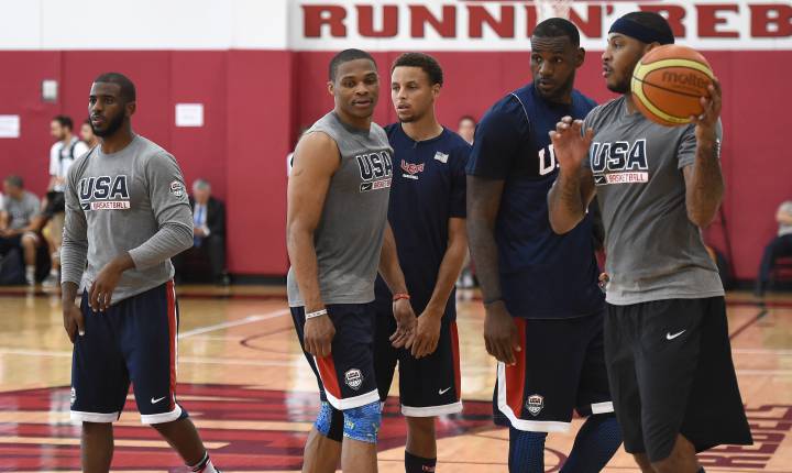 Carmelo, LeBron, Curry, Westbrook y Paul, con el Team USA