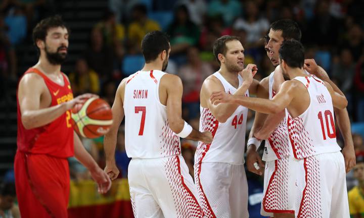 España tira 14 puntos de ventaja y pierde en su debut ante Croacia