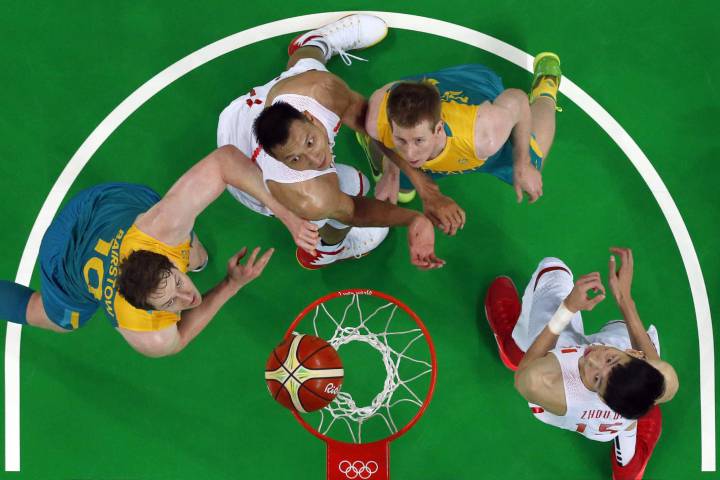 Australia reserva a Bogut y suma ante China su tercera victoria