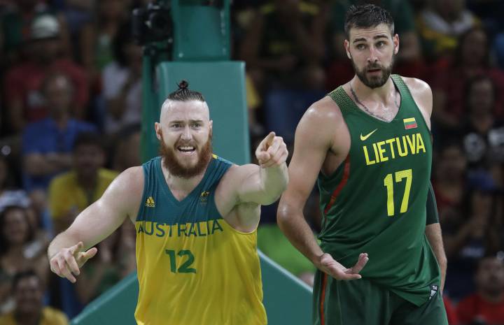 Australia aplasta a una débil Lituania y está en semifinales