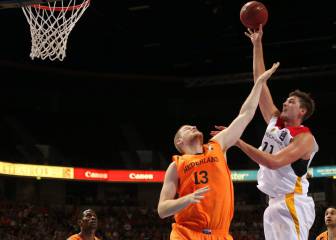 No funcionó en la NBA: Pleiss regresa al baloncesto Europeo