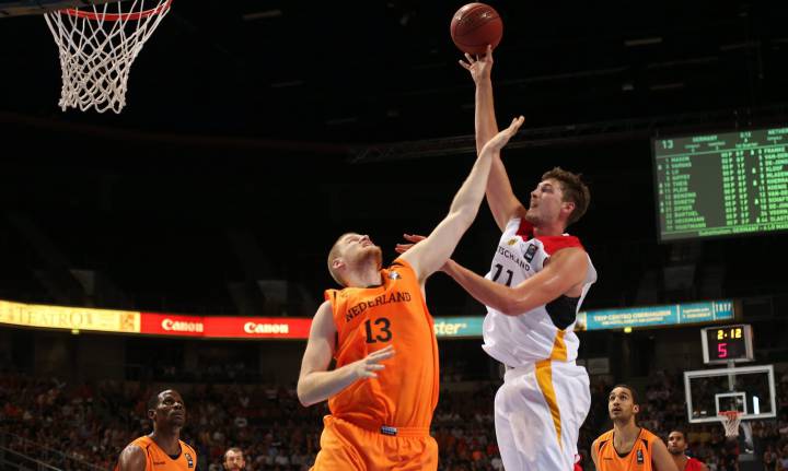 No funcionó en la NBA: Pleiss regresa al baloncesto Europeo