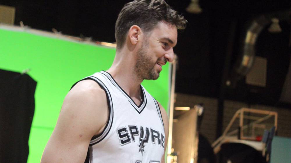 Pau Gasol ya luce los colores de los San Antonio Spurs
