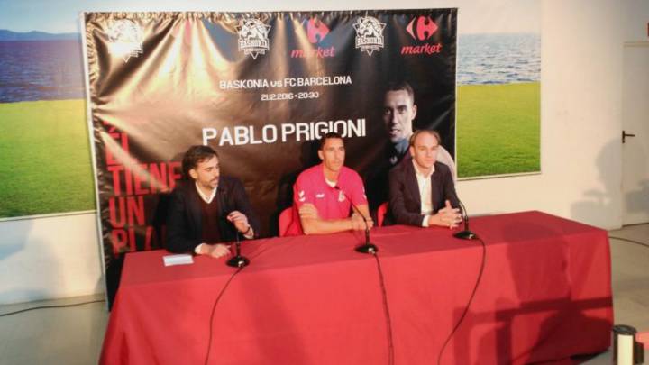 Pablo Prigioni, durante su presentación como nuevo jugador del Baskonia.