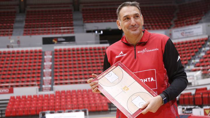 Luis Guil, nuevo entrenador del Tecnyconta Zaragoza, durante su presentación.