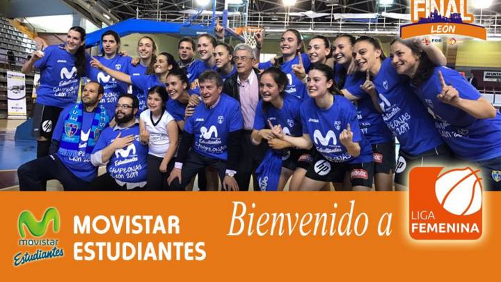 Las jugadoras del Movistar Estudiantes celebran el ascenso a Liga Femenina 1.