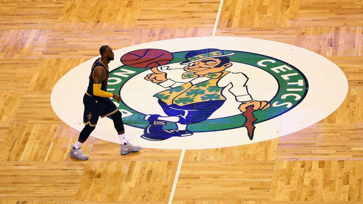 LeBron hace historia en el equipo ideal