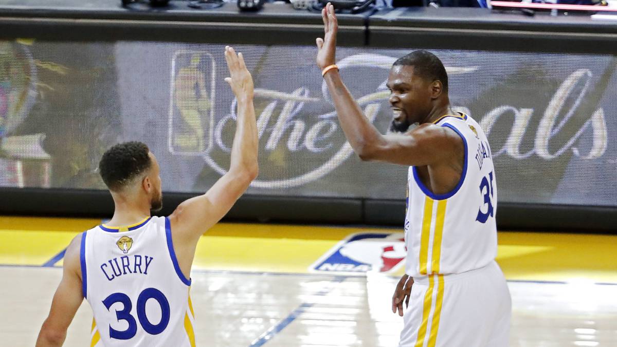 Los Warriors aplastaron a Cleveland y pusieron la final 2 a 0 Los Warriors aplastaron a Cleveland y pusieron la final 2 a 0