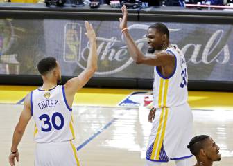 Durant devora a LeBron y los Warriors aplastan a los Cavs
