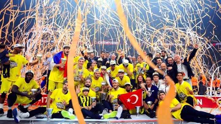 El Fenerbahçe se refuerza con Dogus: 45 millones en 3 años