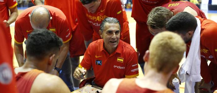 España vence a Israel con una selección de futuro