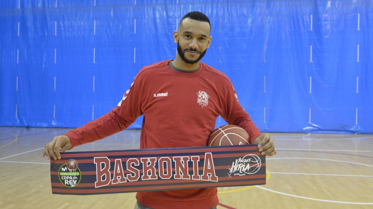 Adam Hanga
