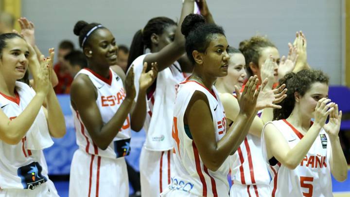 Las jugadoras de la Selección Sub-18 celebran la victoria ante Turquía.