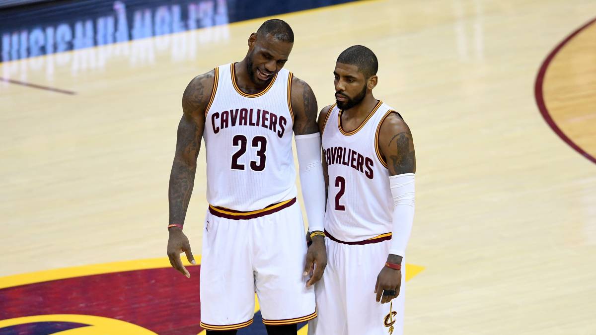LeBron James y Kyrie Irving durante la pasada temporada.
