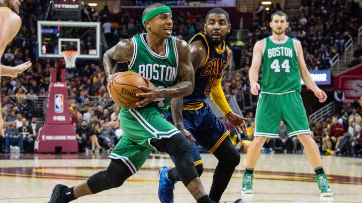 Isaiah Thomas, número 60 del draft 2011, y Kyrie Irving, número 1 de ese mismo draft.