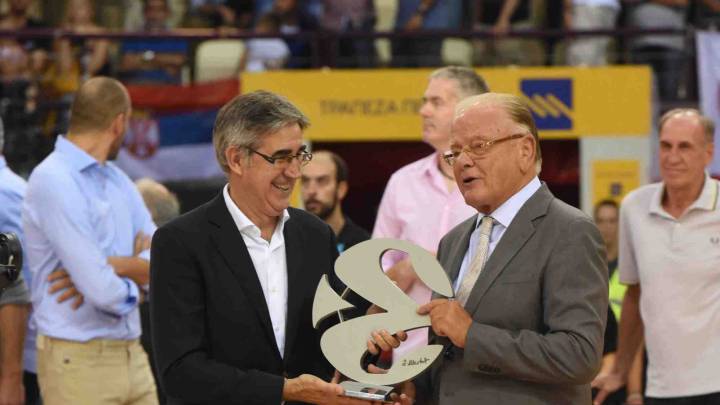 Jordi Bertomeu, presidente de la Euroliga, durante el homenaje a Dusan Ivkovic.