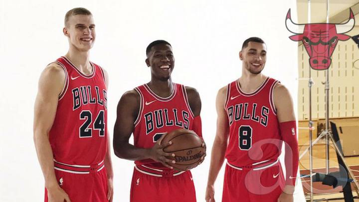 Lauri Markkanen, Kris Dunn y Zach LaVine, durante la presentación de los Chicago Bulls.