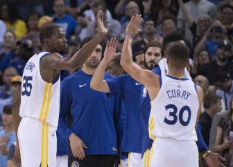 Durant y Curry rescatan a los Warriors tras un 8-21 de parcial
