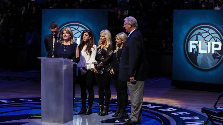 Butler y Gibson arreglan la noche de Flip Saunders en Minnesota