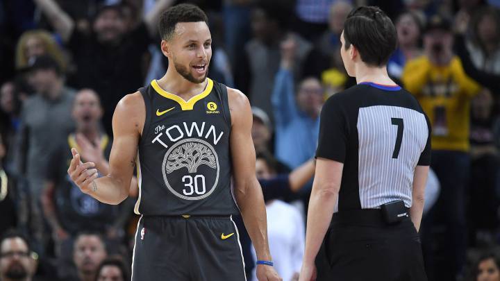 Stephen Curry, base de los Golden State Warriors, durante un partido contra Oklahoma City Thunder.