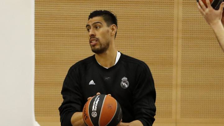 Vuelve Ayón: el Madrid lo inscribe por Randle en la Copa