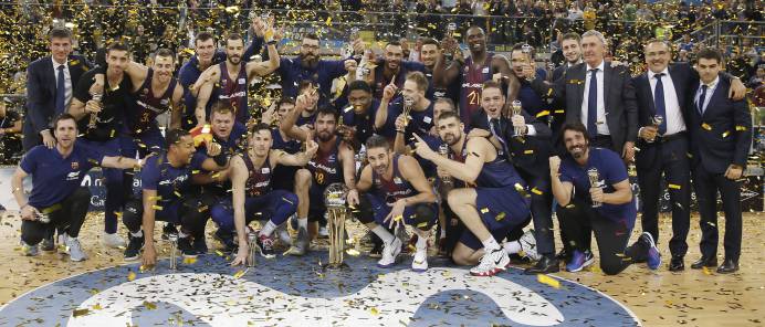 Los jugadores del Barcelona celebran el título de la Copa del Rey.