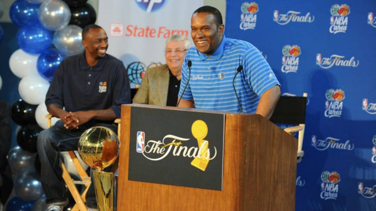 Exdirectivo de los Dallas Mavericks, acusado de acoso sexual