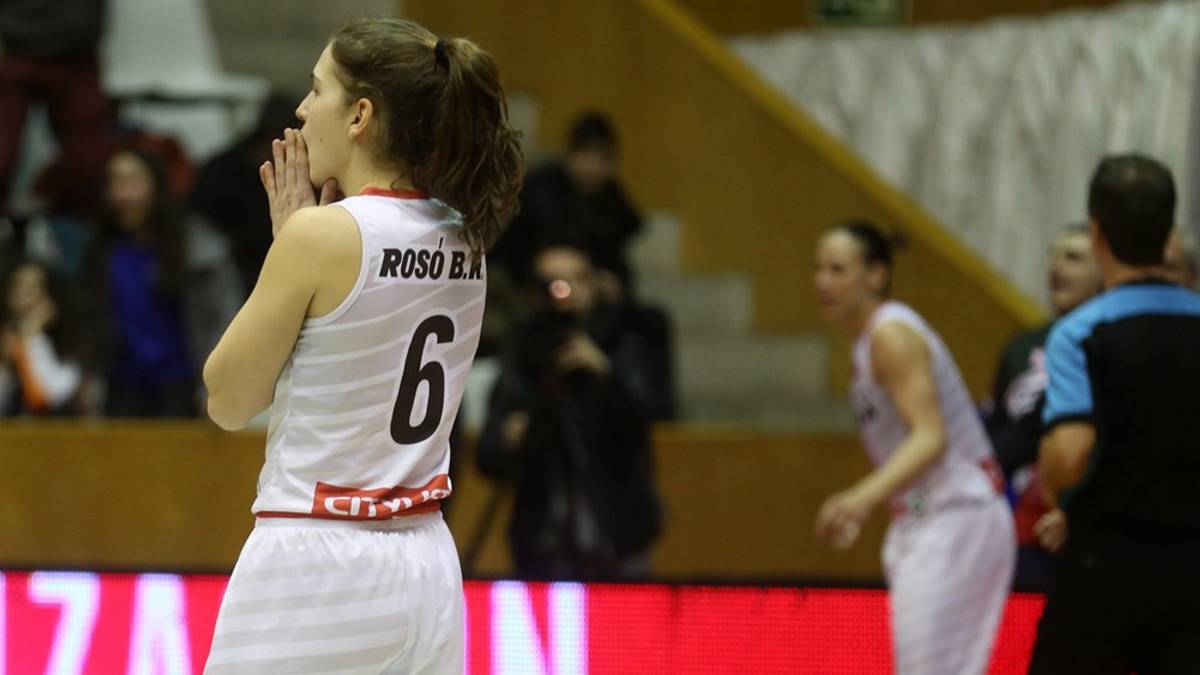 Buch se lamenta durante el partido entre Uni Girona y el Fenerbahçe de los cuartos de la Eurocup femenina.