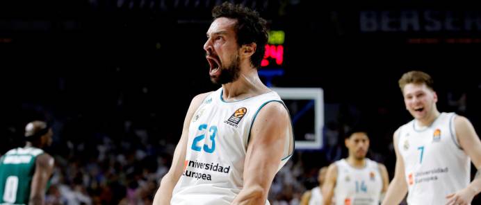 Sergio Llull celebra uno de sus triples ante el Panathinaikos.