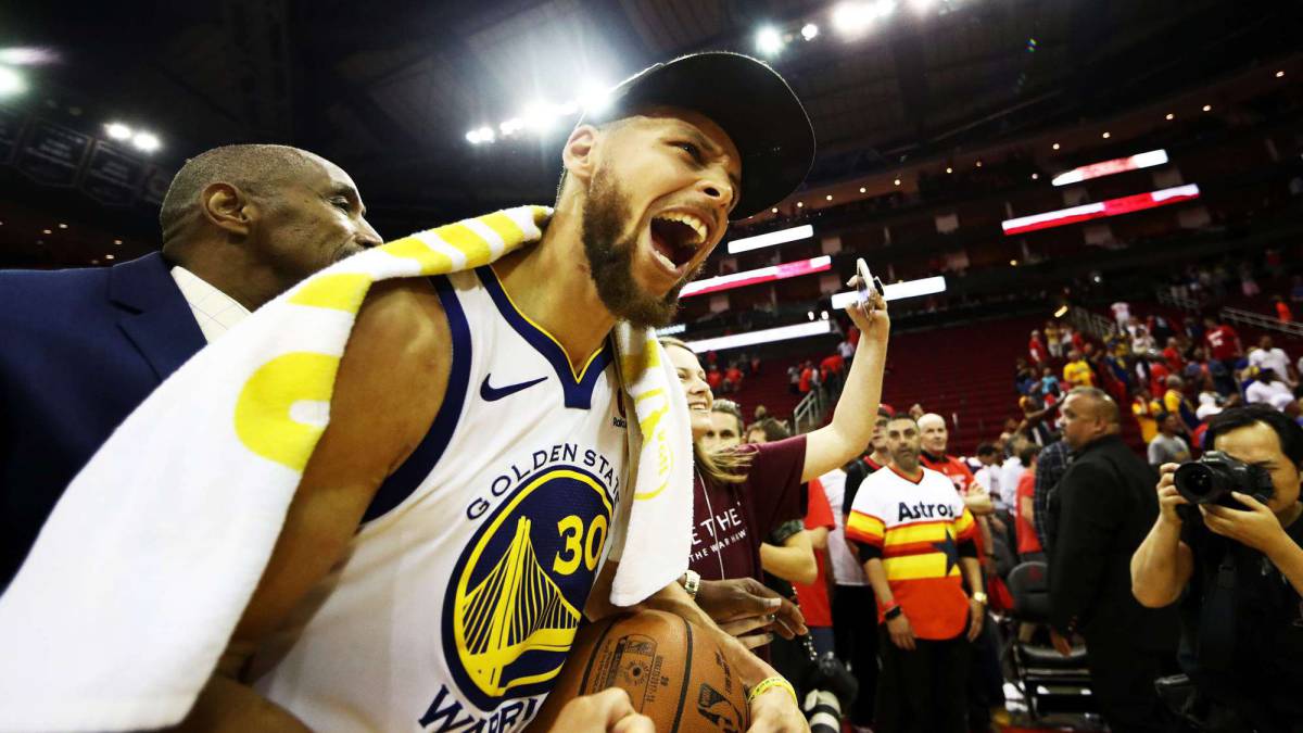 Curry comanda a Warriors, toman ventaja de 2-0 en final NBA Curry comanda a Warriors, toman ventaja de 2-0 en final NBA
