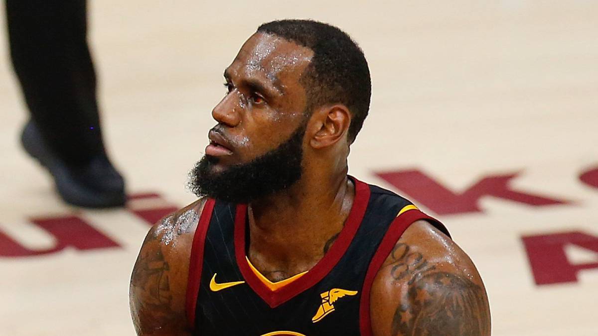 El futuro de LeBron hace que los Cavs vayan \