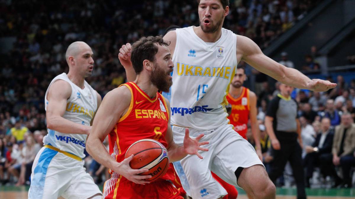 España pierde la imbatibilidad en Kiev pero sigue líder de grupo