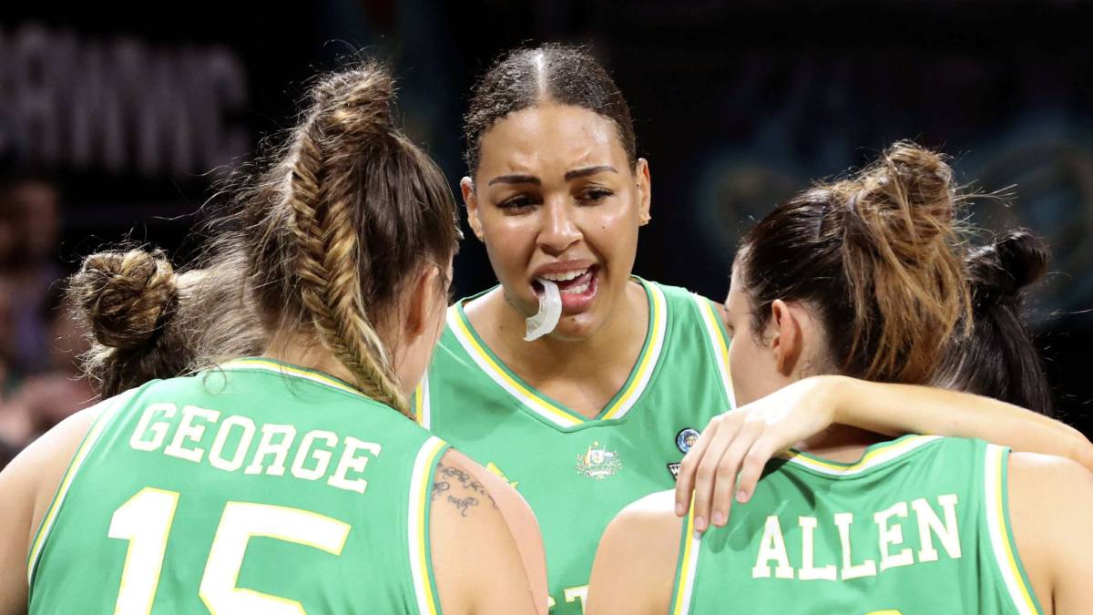 Liz Cambage.