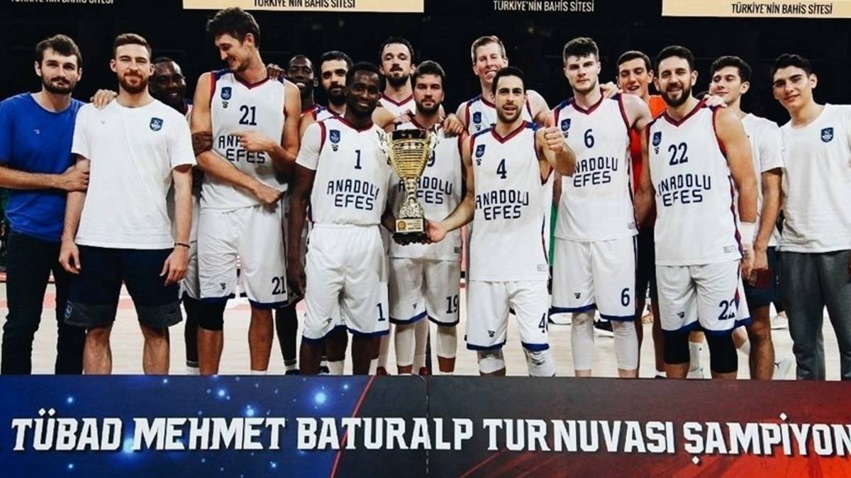 El Anadolu Efes, con un título.