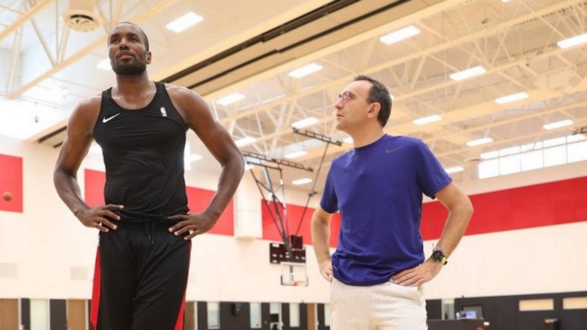Serge Ibaka y Hugo López, nuevo seleccionador de Suecia, este verano.
