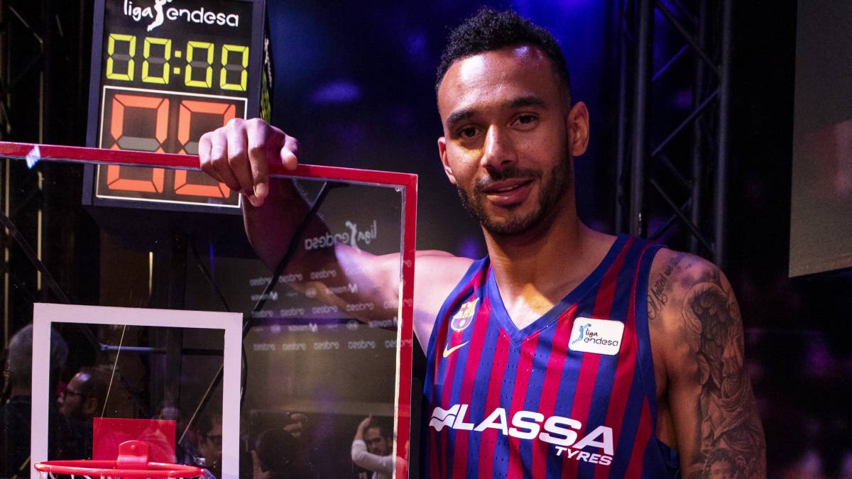 Adam Hanga.
