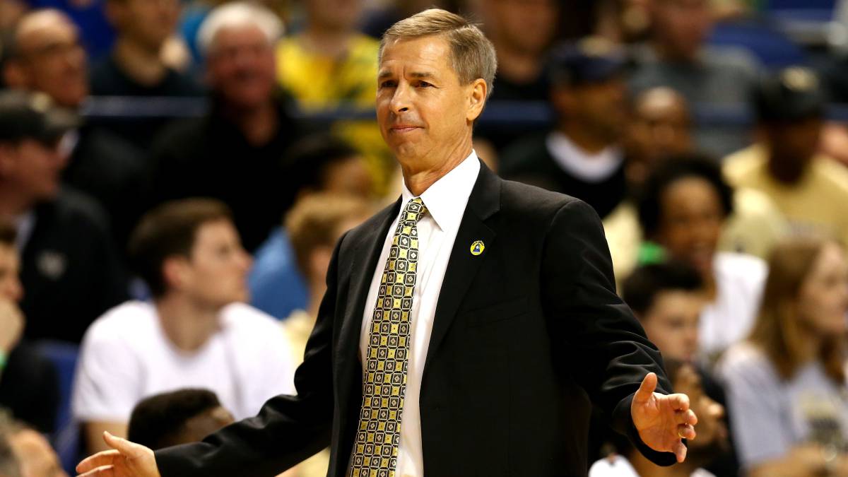 Jeff Bzdelik, durante su etapa en Wake Forest en 2014.