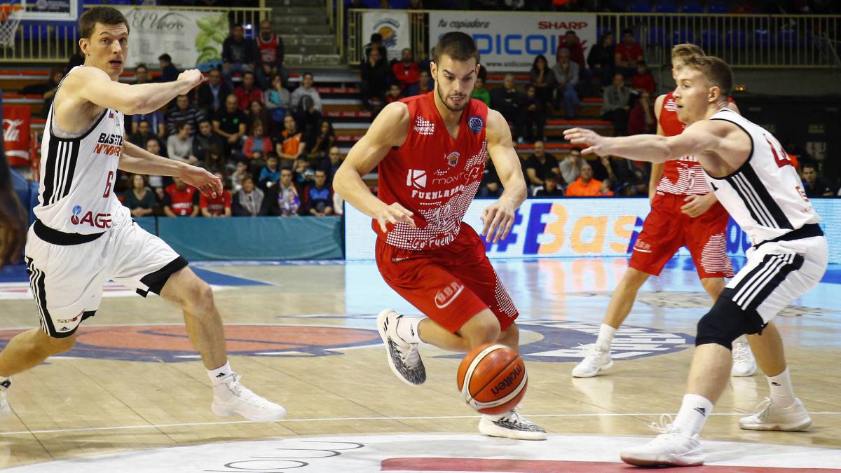 El Fuenla desperdicia tres cuartos y cede ante el Nymburk