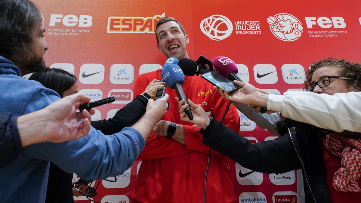 Fran Vázquez, pívot de la Selección, durante la rueda de prensa.