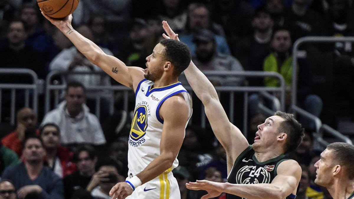 Stephen Curry y los Warriors se vengan de unos Bucks a la baja
