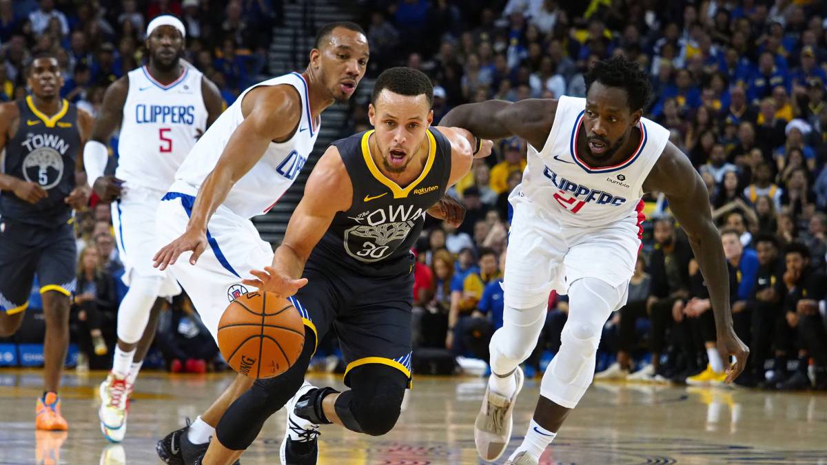 Curry (42+6) sentencia a unos Clippers de récord en el triple