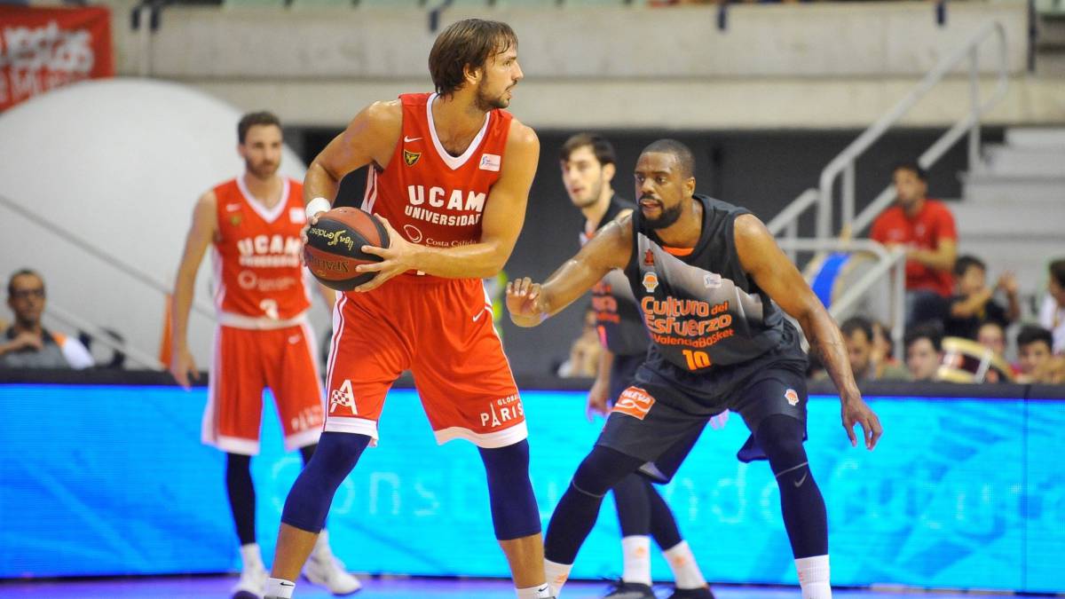 Delía ficha por el Joventut como refuerzo interior y deja el Murcia