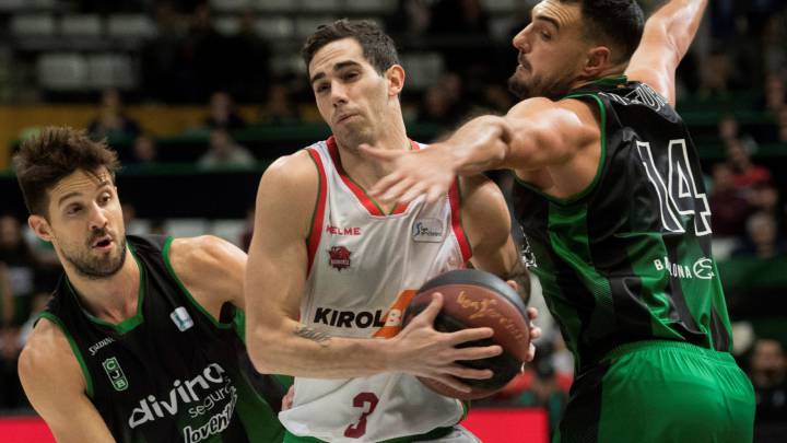 Laprovittola (Joventut), a la izquierda, y Vildoza (Baskonia), en el centro.