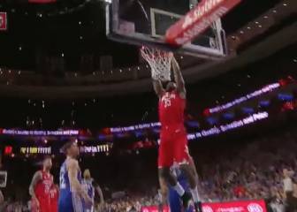 Primer mate en su debut con los Rockets y le pitan técnica por su 'celebración' en pleno vuelo